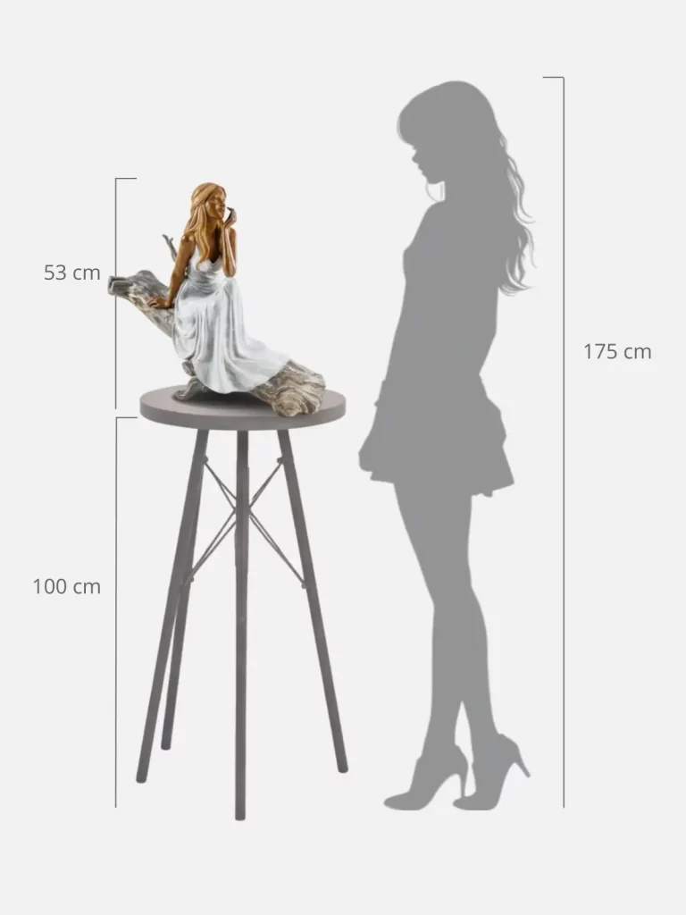 Sculpture en bronze de femme posée sur une sellette à côté d'une silhouette pour évaluer sa taille