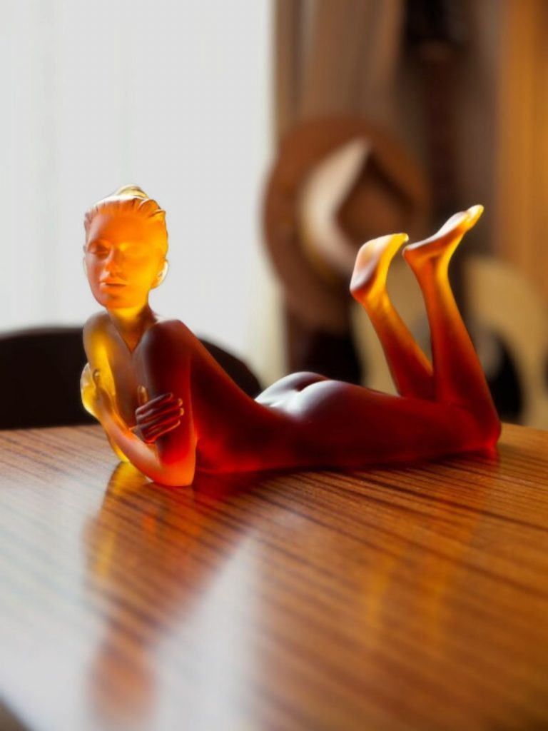 Adélie sculpture cristal daum femme allongée