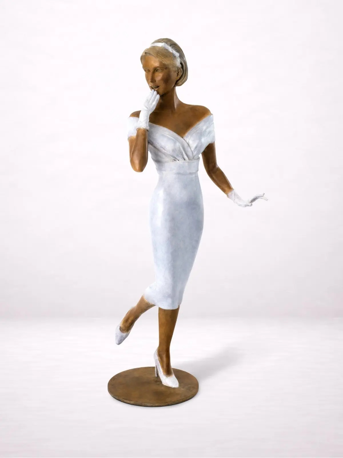 sculpture bronze femme debout robe élégante