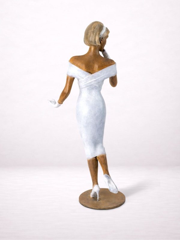 amandine sculpture en bronze femme dos robe blanche