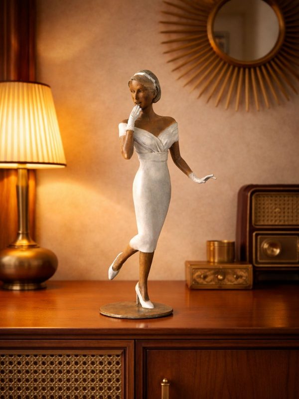 amandine sculpture en bronze femme intérieur ambiance salon