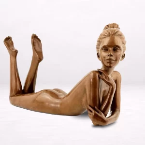 sculpture bronze femme allongee
