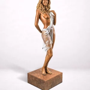 charlotte sculpture bronze femme debout drapee