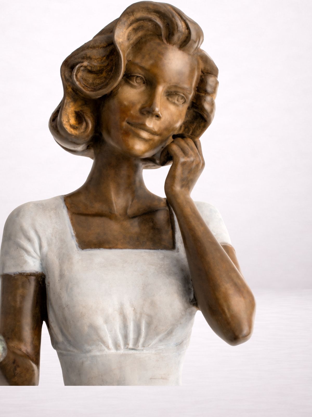 clementine sculpture en bronze femme détail visage cheveux courts