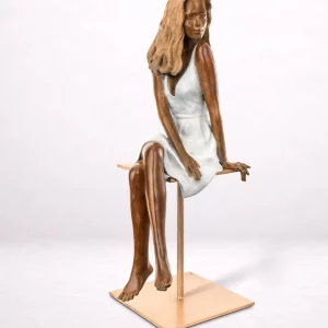 sculpture bronze femme assise robe