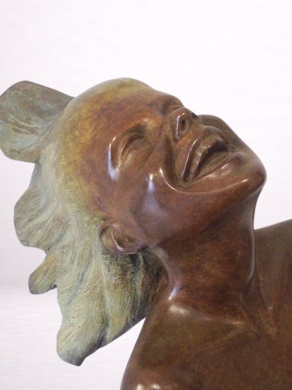 détail sculpture bronze femme Kim visage