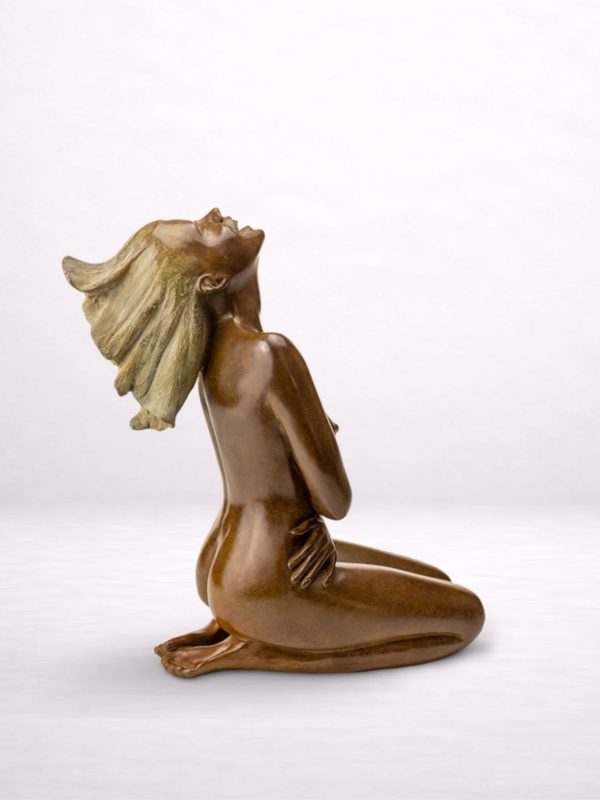 kim sculpture bronze femme assise profil