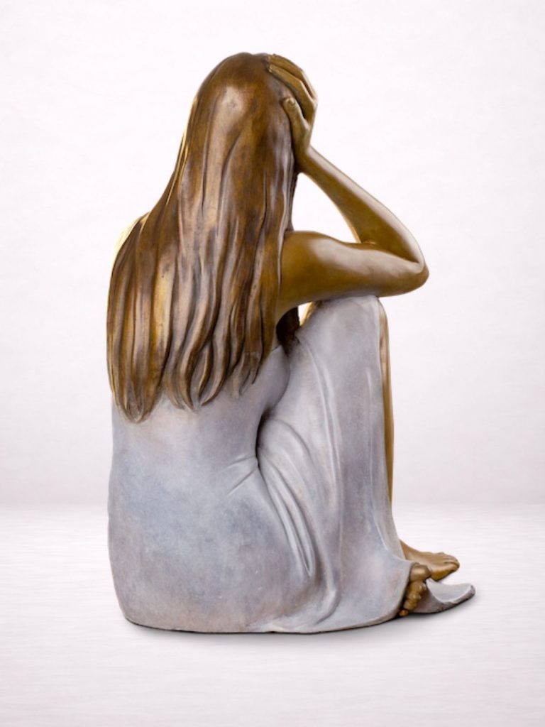 lea sculpture en bronze femme dos cheveux longs