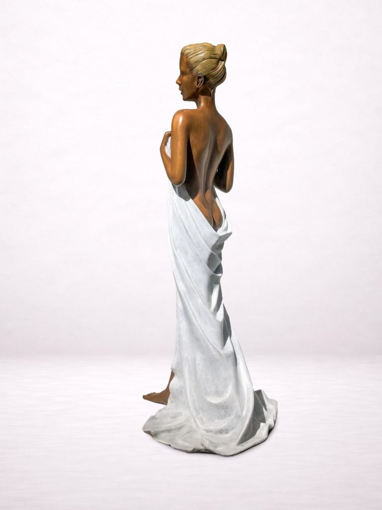 sculpture bronze femme debout Lise drapée profil