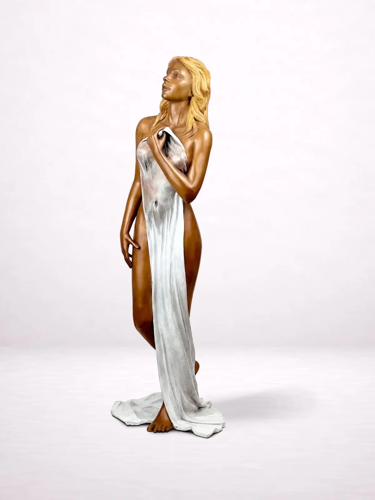 sculpture bronze femme debout drapee longue