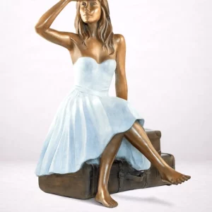 sculpture bronze femme assise sur valise